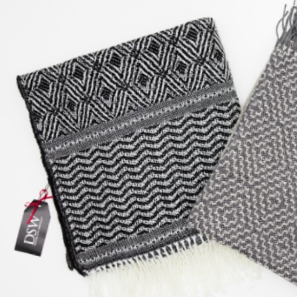 🆕⚫️Geometric Pattern Knit Fringe Throw Blanket BK - Picture 10 of 12